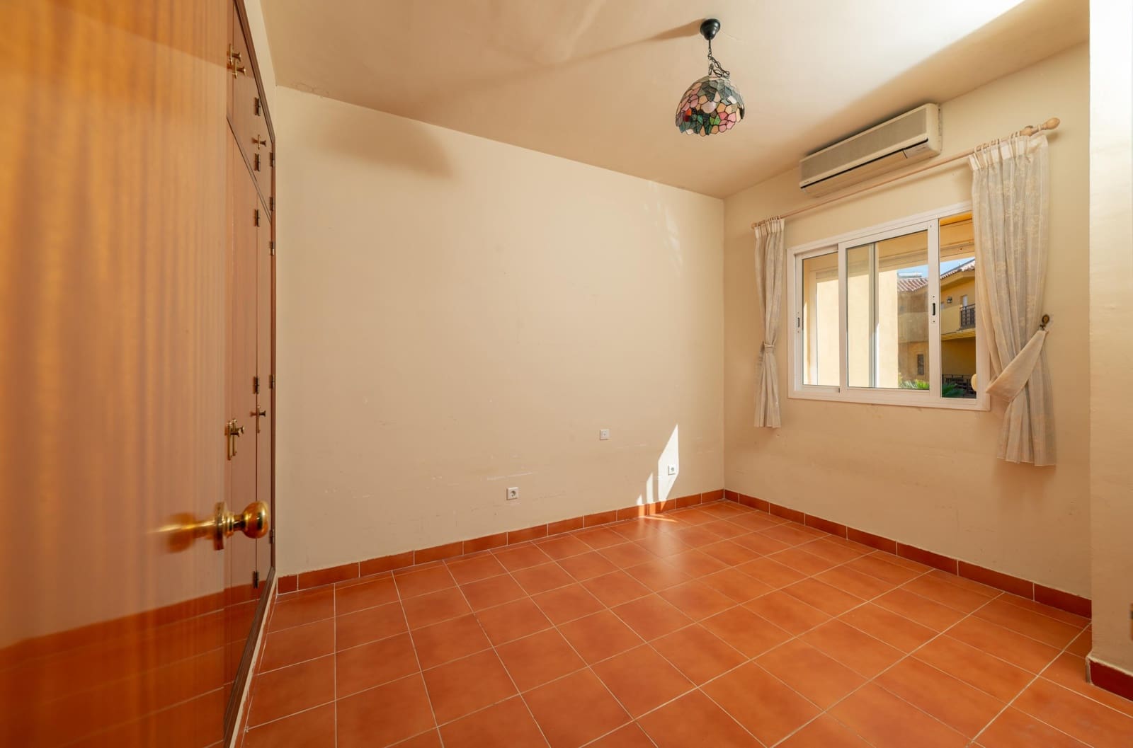 4 soverom Rekkehus til salgs i Estepona med svømmebasseng - € 600 000 (Ref: 9879024)