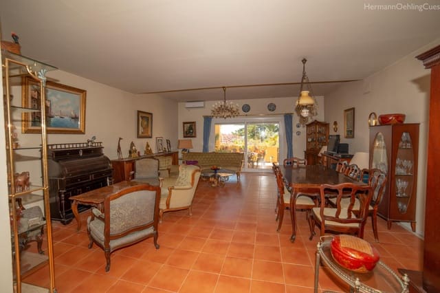 4 soverom Rekkehus til salgs i Estepona med svømmebasseng - € 600 000 (Ref: 9879024)