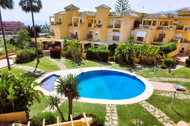 4 sovrum Radhus till salu i Estepona med pool - 600 000 € (Ref: 9879024)