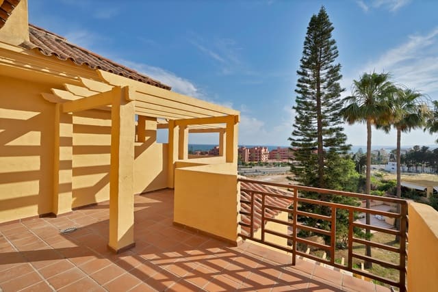 4 sovrum Radhus till salu i Estepona med pool garage - 585 000 € (Ref: 9879024)