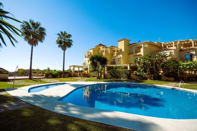 4 sovrum Radhus till salu i Estepona med pool garage - 585 000 € (Ref: 9879024)