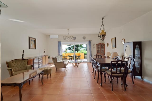 4 Zimmer Reihenhaus zu verkaufen in Estepona mit Pool Garage - 550.000 € (Ref: 9879024)