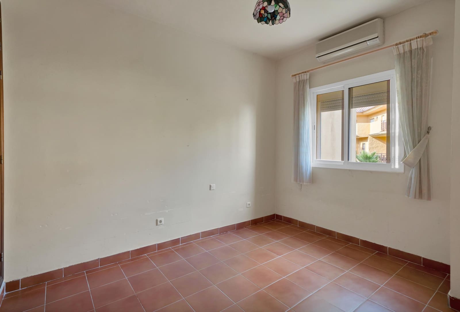 4 soveværelse Rækkehus til salg i Estepona med swimmingpool garage - € 550.000 (Ref: 9879024)