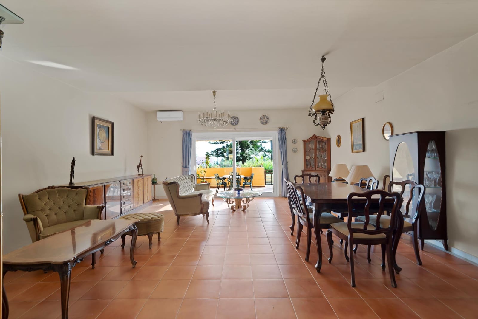 4 soveværelse Rækkehus til salg i Estepona med swimmingpool garage - € 550.000 (Ref: 9879024)