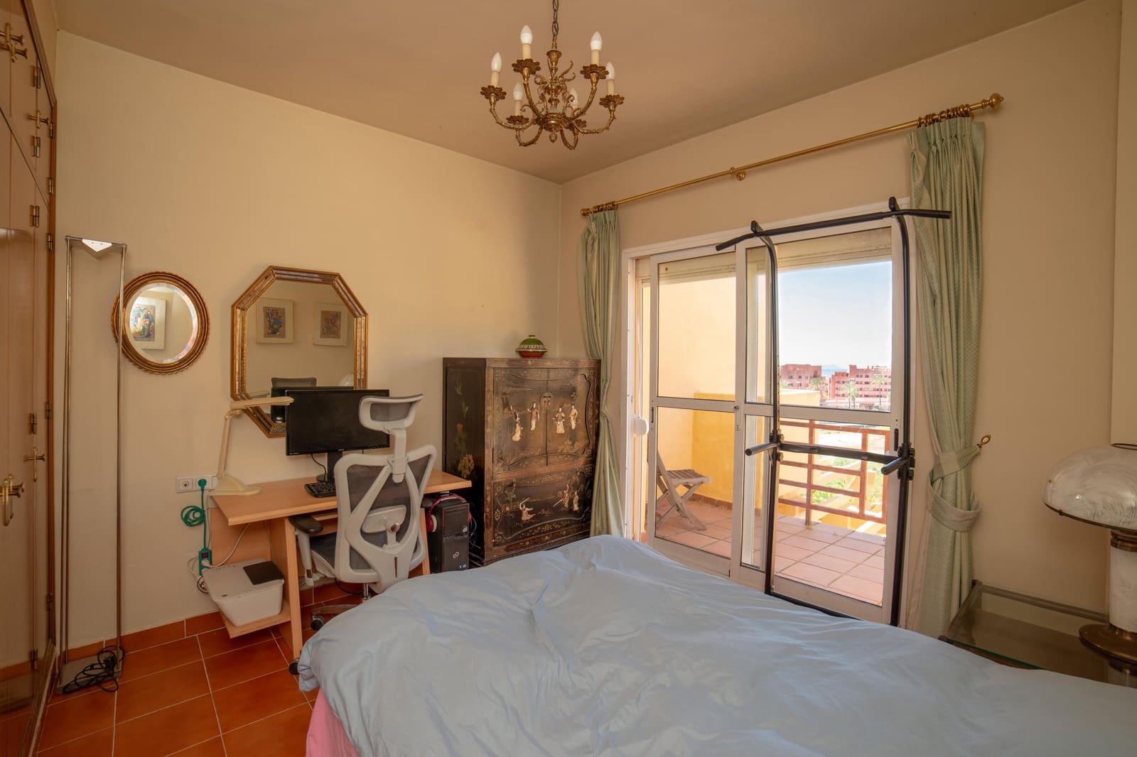 4 soveværelse Rækkehus til salg i Estepona med swimmingpool garage - € 550.000 (Ref: 9879024)