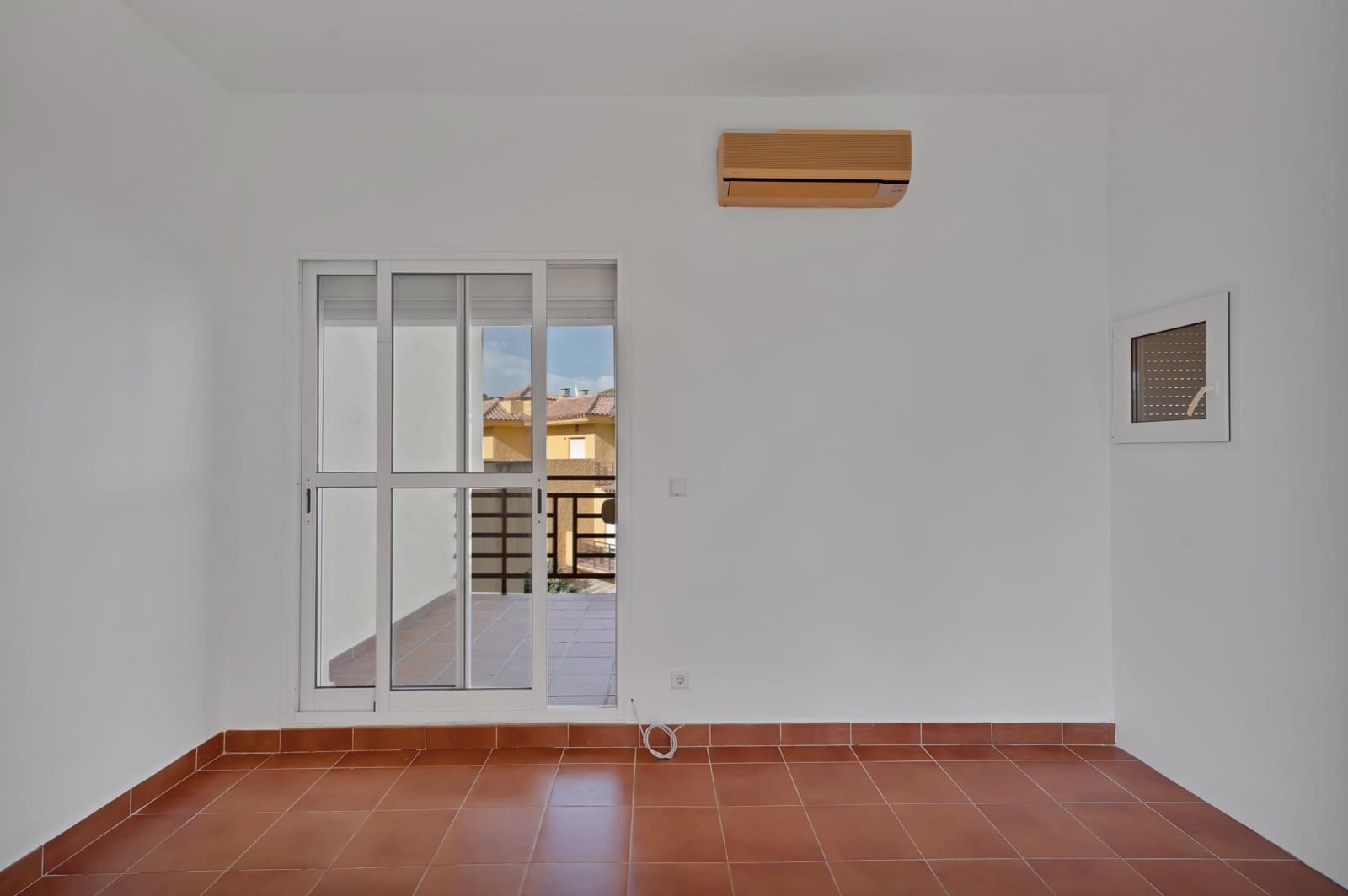 4 soveværelse Rækkehus til salg i Estepona med swimmingpool garage - € 550.000 (Ref: 9879024)