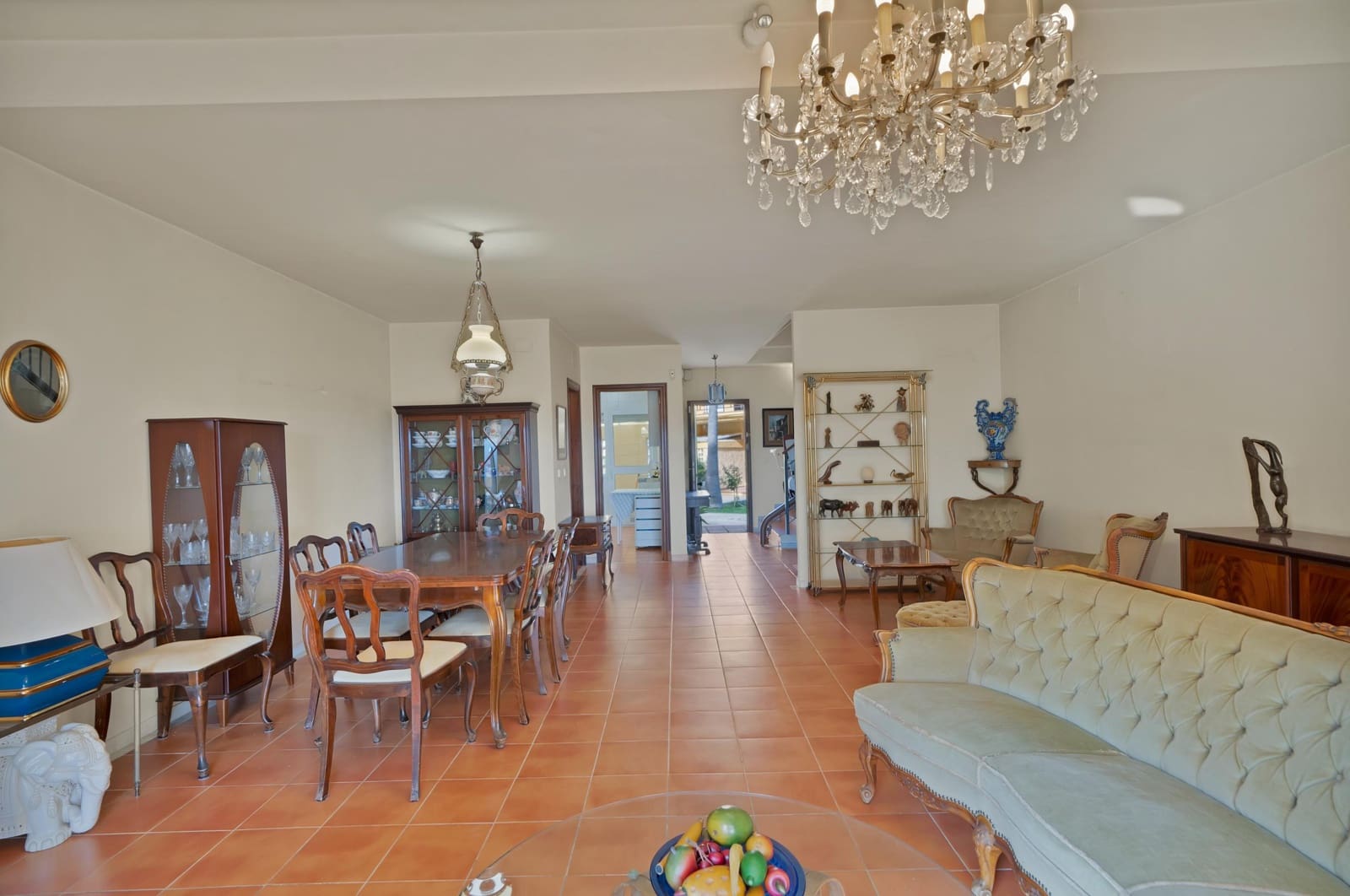 4 soveværelse Rækkehus til salg i Estepona med swimmingpool garage - € 550.000 (Ref: 9879024)