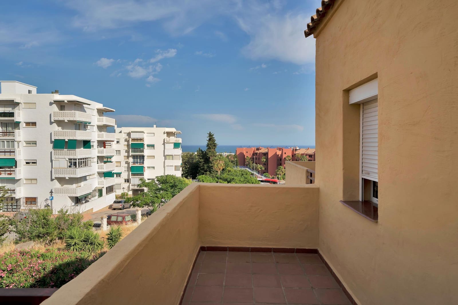 4 soveværelse Rækkehus til salg i Estepona med swimmingpool garage - € 550.000 (Ref: 9879024)