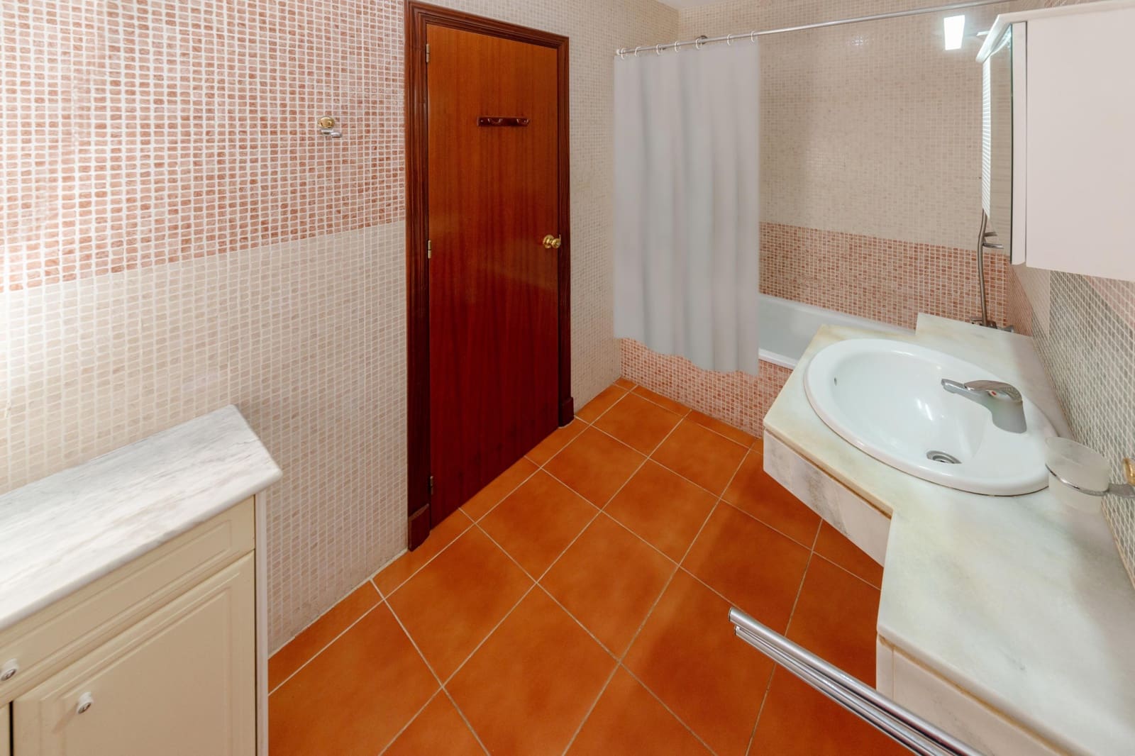 4 soveværelse Rækkehus til salg i Estepona med swimmingpool garage - € 550.000 (Ref: 9879024)