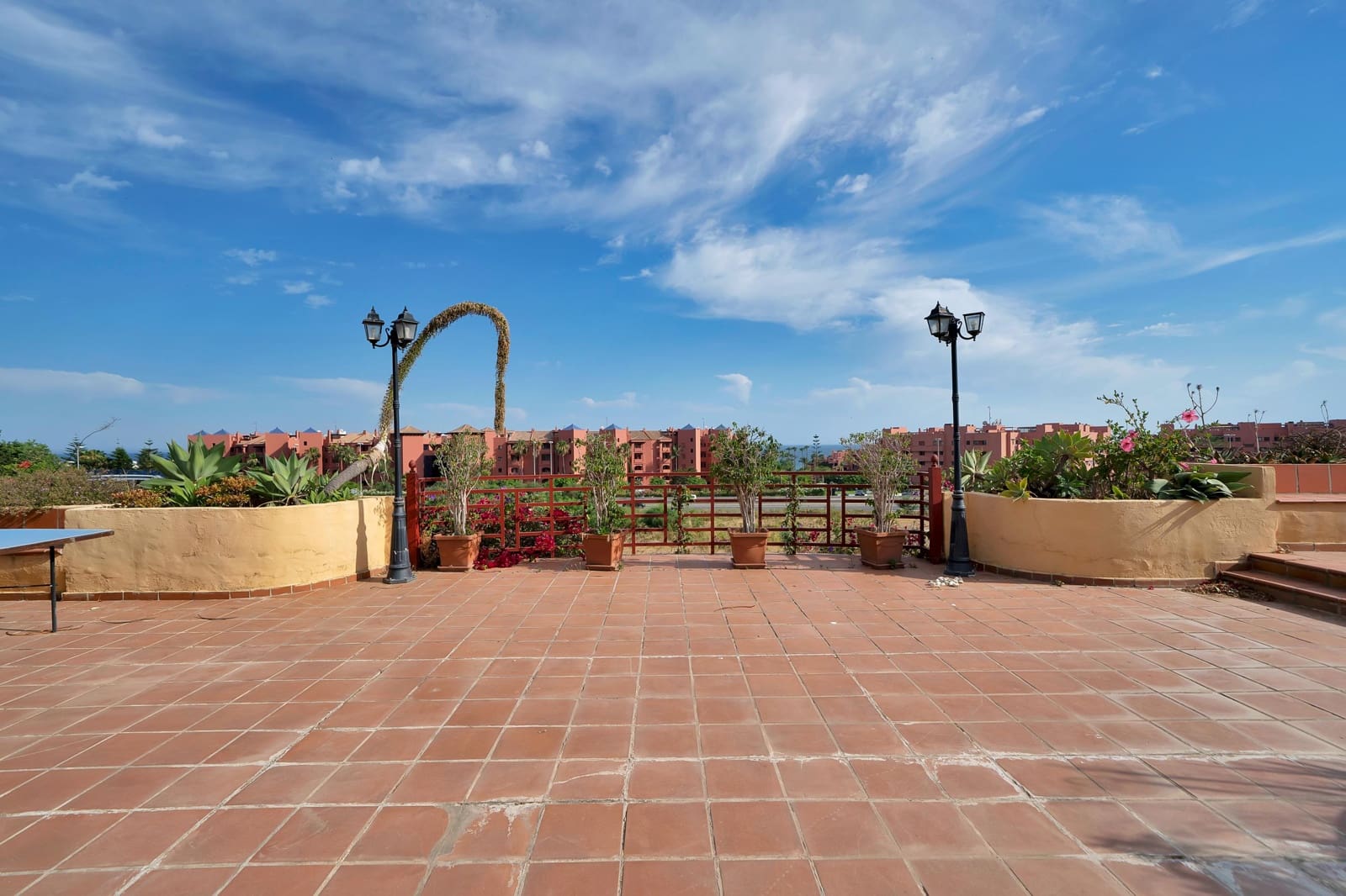 4 soveværelse Rækkehus til salg i Estepona med swimmingpool garage - € 550.000 (Ref: 9879024)