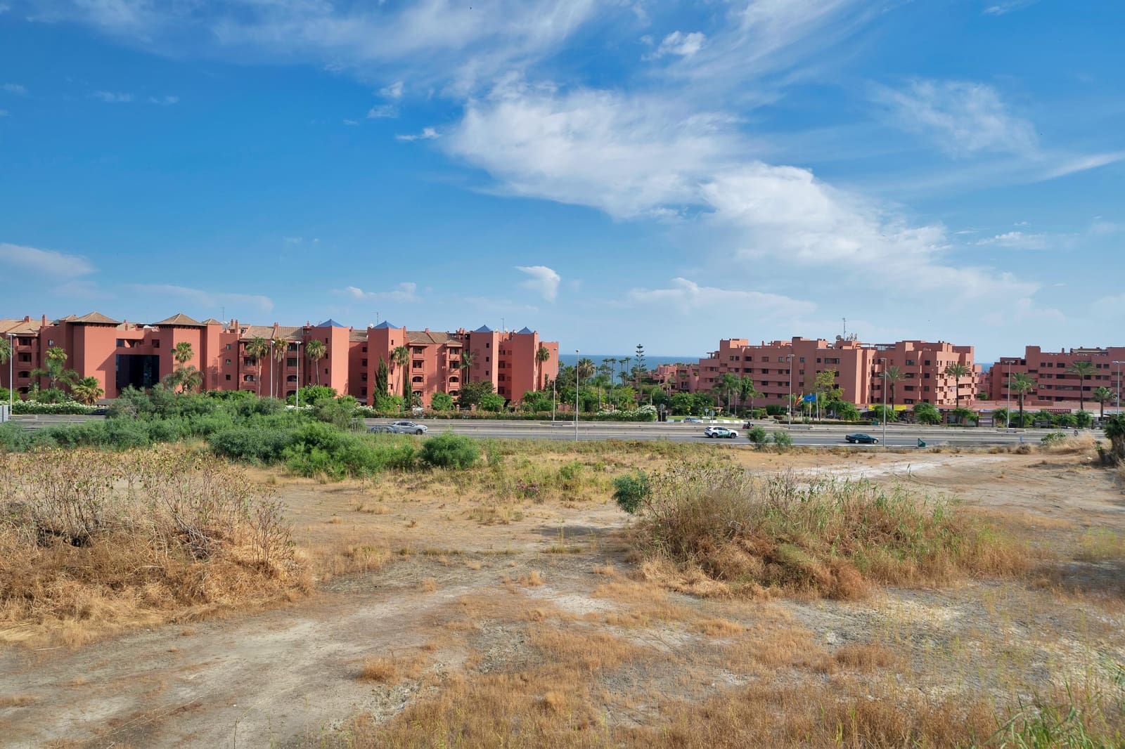 4 soveværelse Rækkehus til salg i Estepona med swimmingpool garage - € 550.000 (Ref: 9879024)