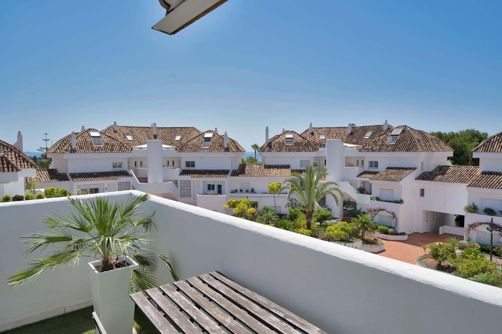 2 bedroom Penthouse for sale in Marbella with pool garage - € 680,000 (Ref: 9885027)