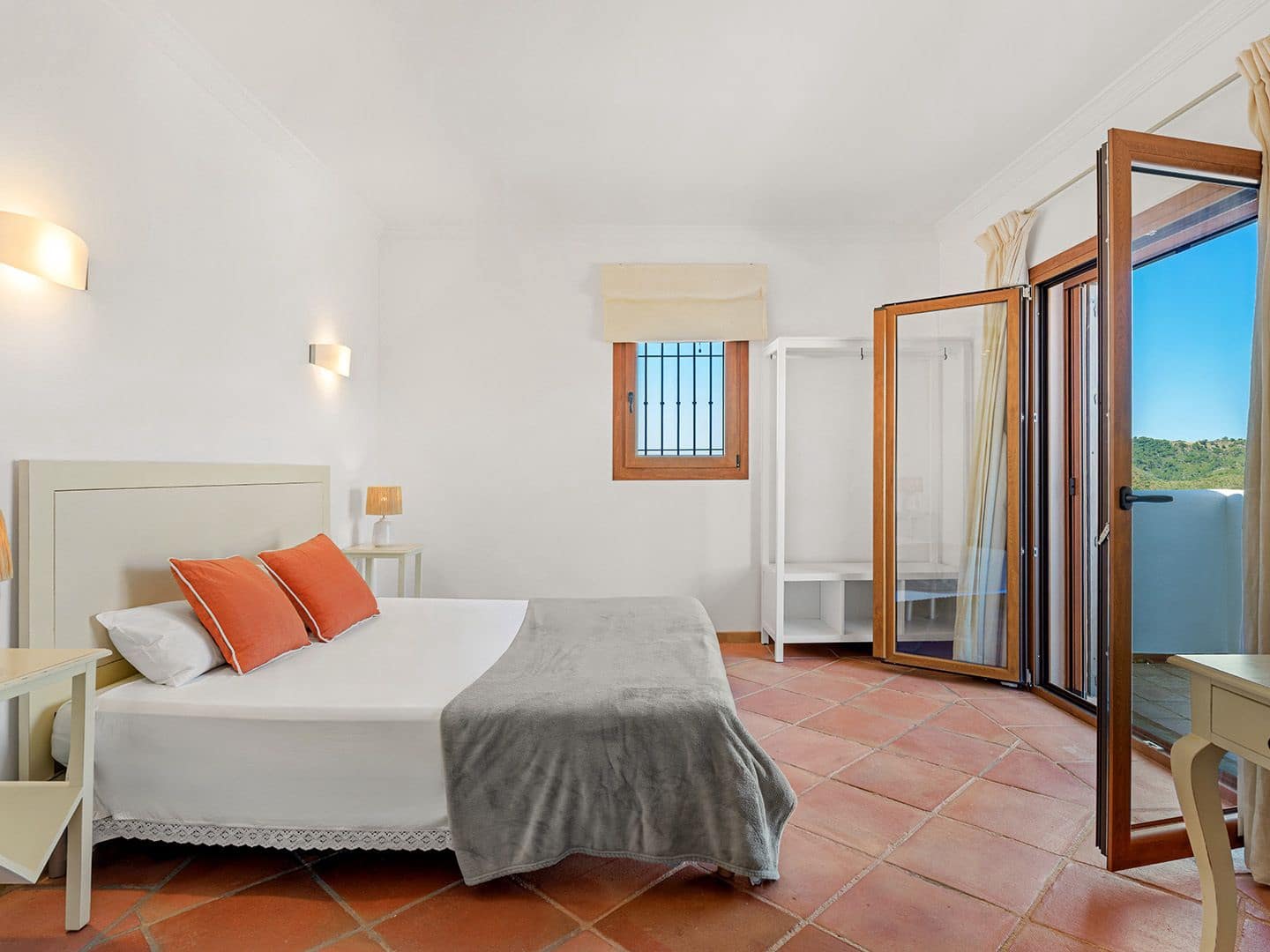 5 sovrum Villa till salu i Benahavis med pool garage - 1 795 000 € (Ref: 9885029)