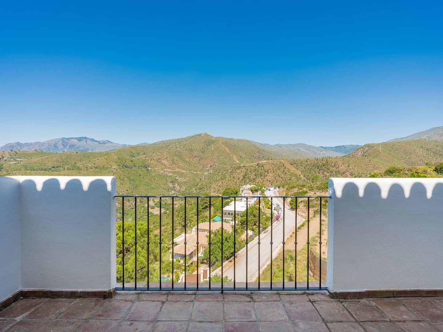 5 sovrum Villa till salu i Benahavis med pool garage - 1 795 000 € (Ref: 9885029)