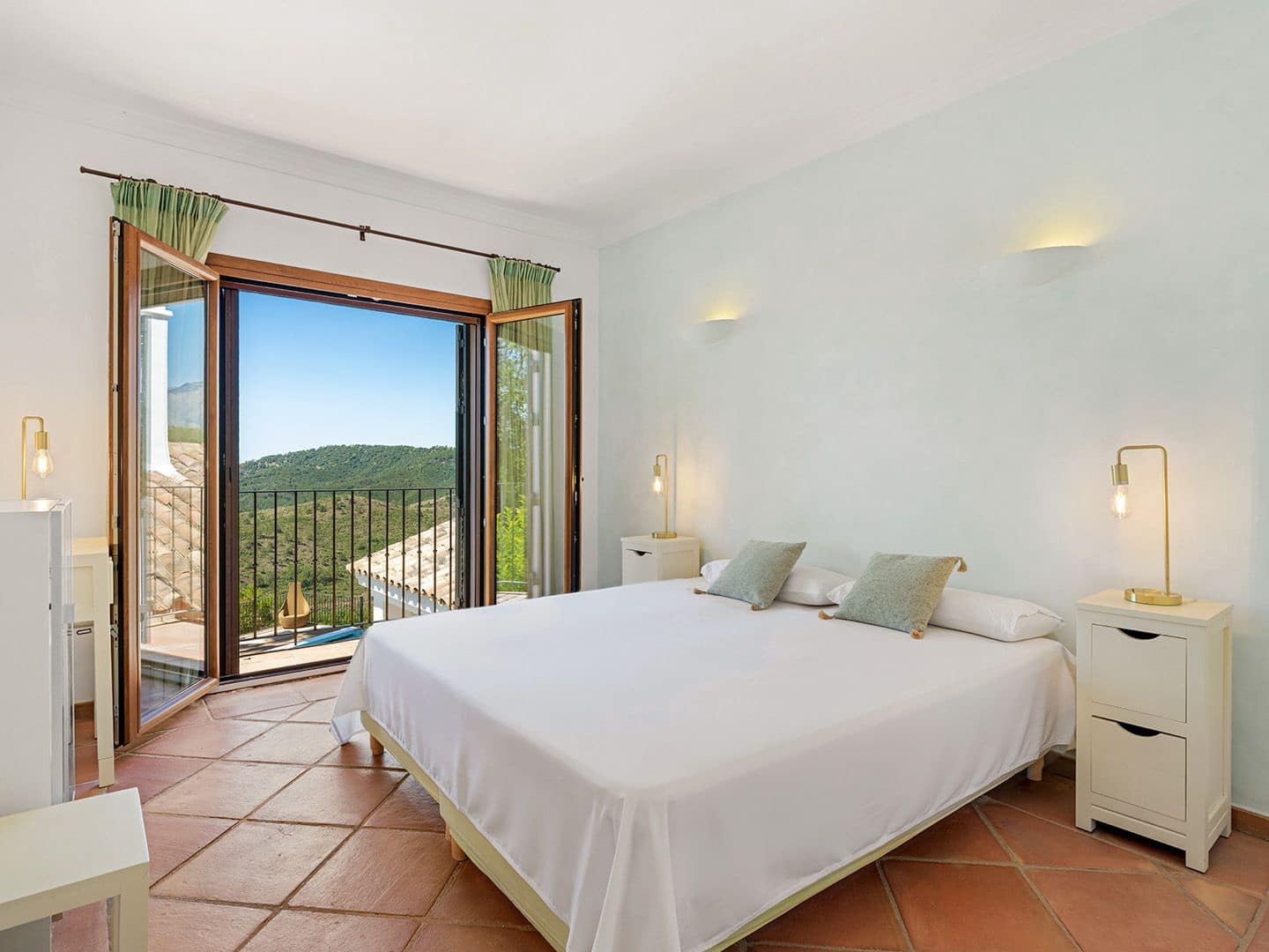 5 sovrum Villa till salu i Benahavis med pool garage - 1 795 000 € (Ref: 9885029)