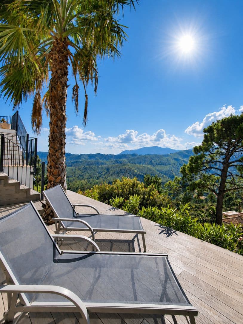 5 sovrum Villa till salu i Benahavis med pool garage - 1 795 000 € (Ref: 9885029)