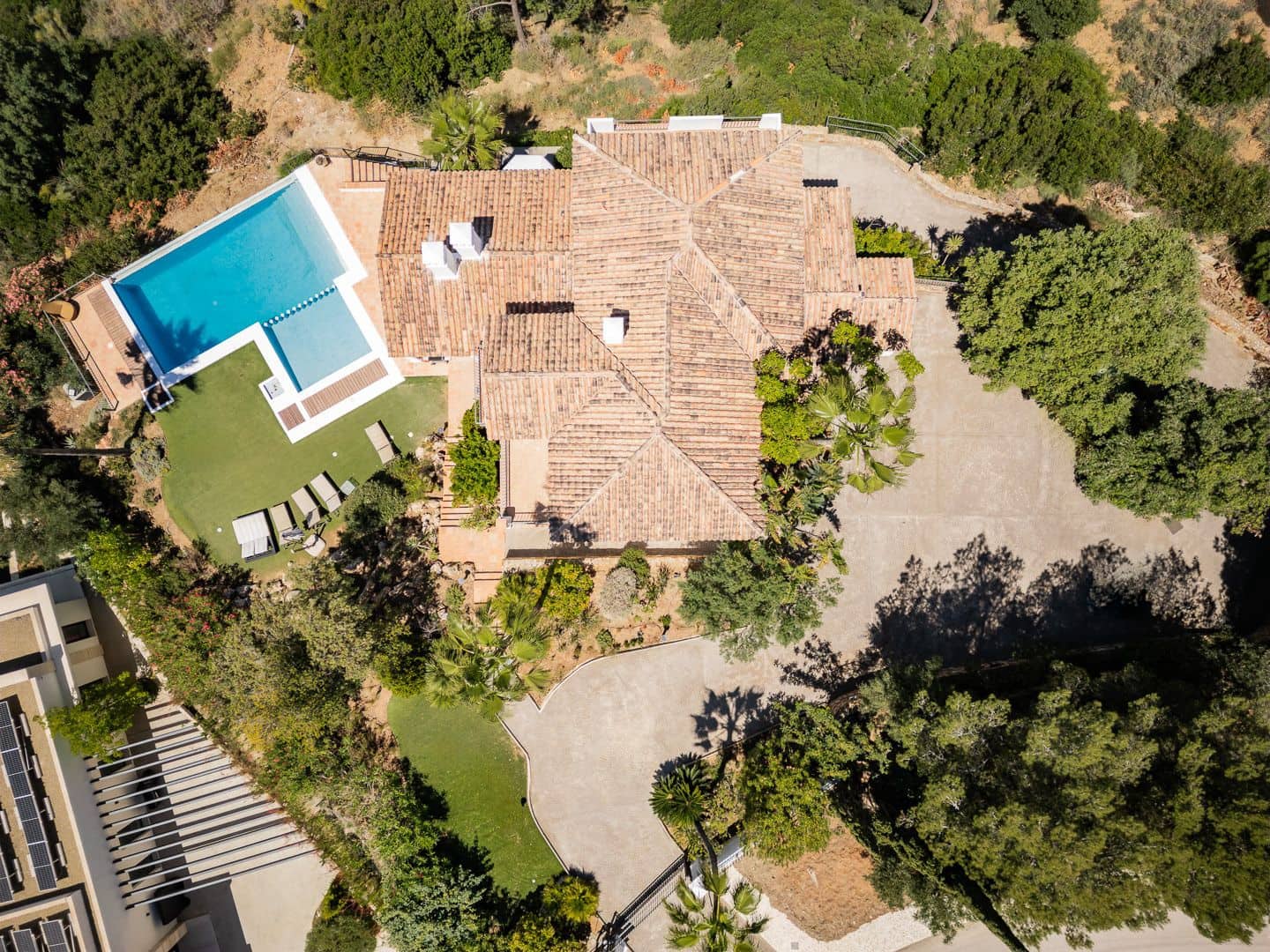 5 sovrum Villa till salu i Benahavis med pool garage - 1 795 000 € (Ref: 9885029)