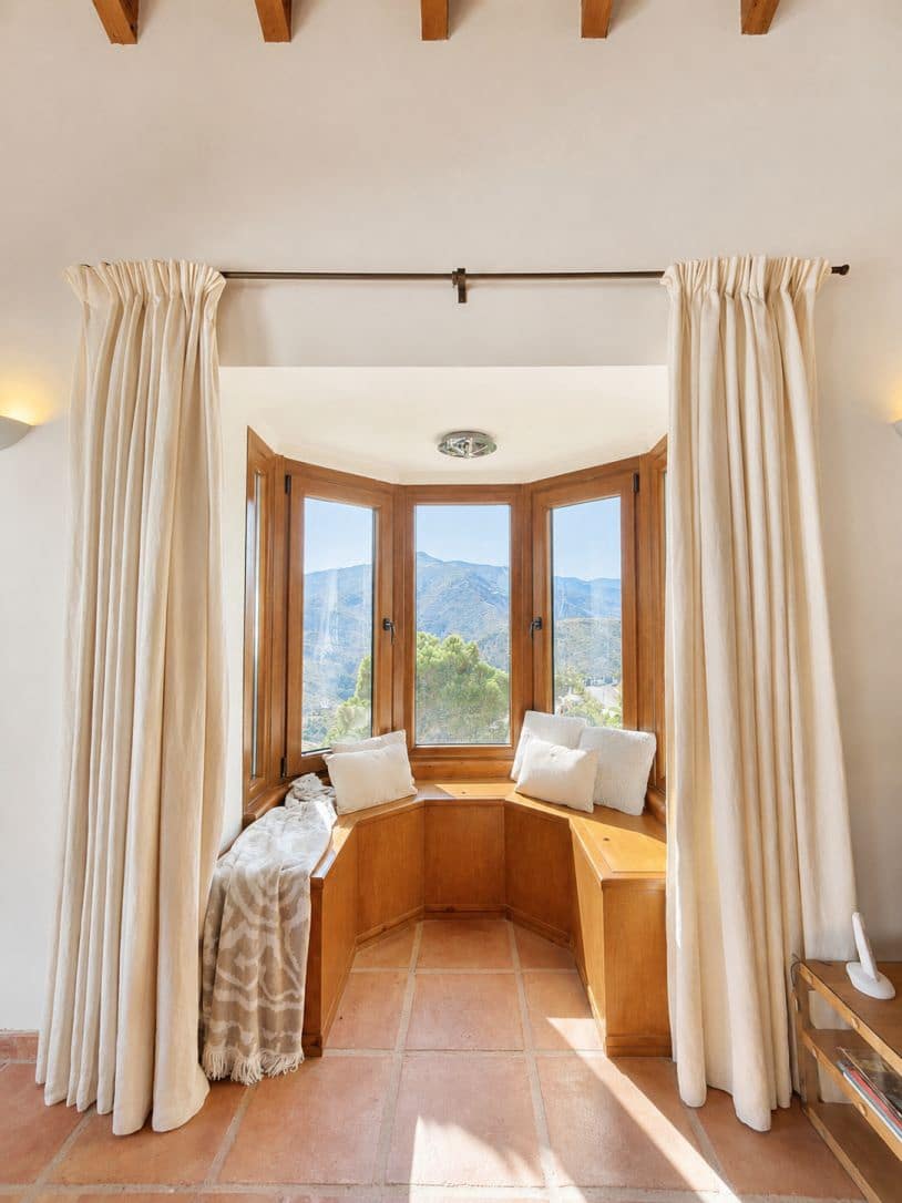5 sovrum Villa till salu i Benahavis med pool garage - 1 795 000 € (Ref: 9885029)