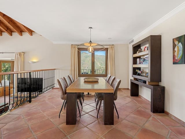 5 sovrum Villa till salu i Benahavís med pool garage - 1 795 000 € (Ref: 9885029)