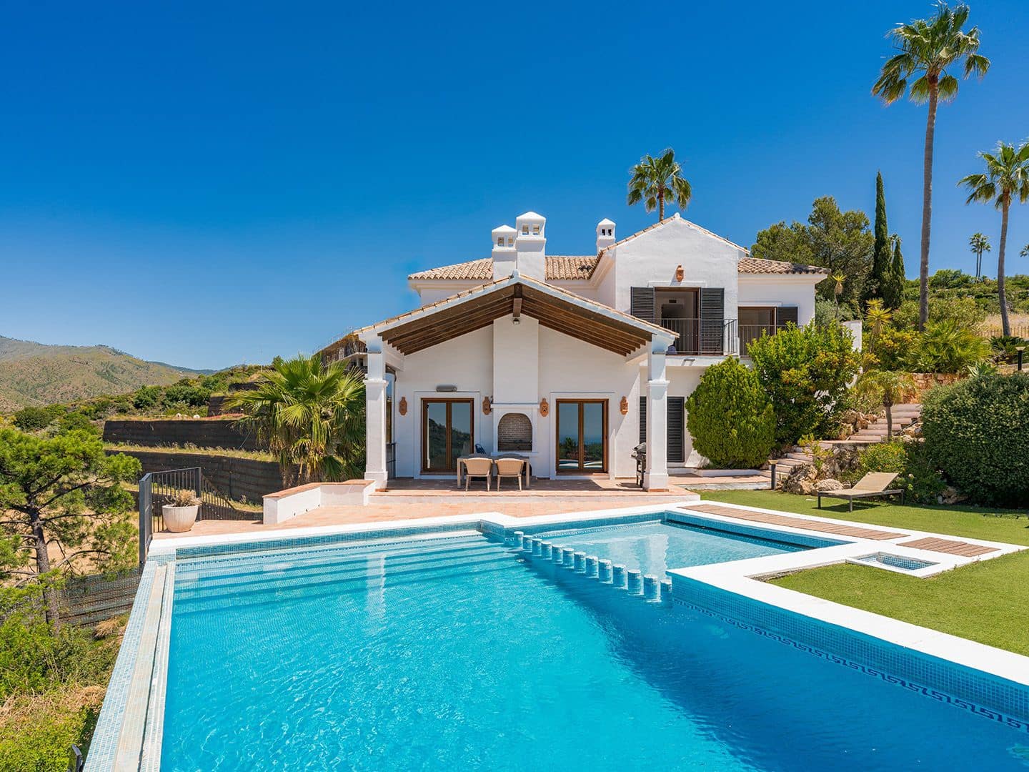 5 sovrum Villa till salu i Benahavis med pool garage - 1 795 000 € (Ref: 9885029)