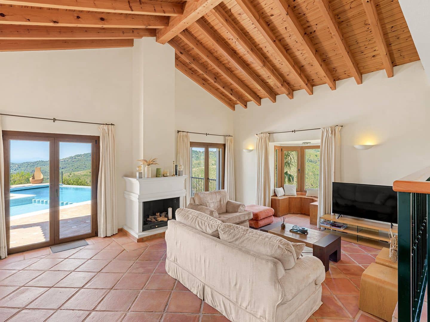 5 sovrum Villa till salu i Benahavis med pool garage - 1 795 000 € (Ref: 9885029)