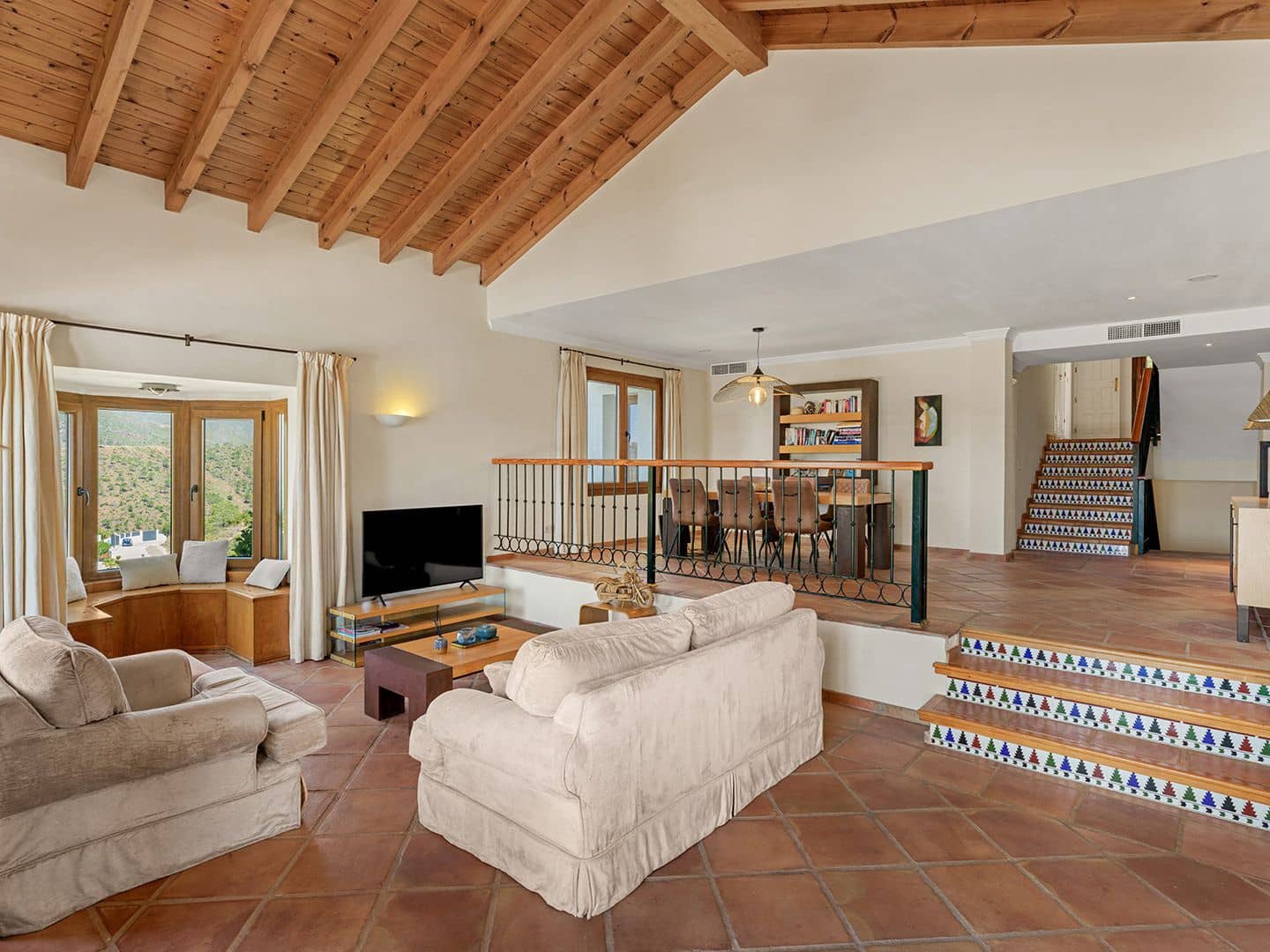 5 sovrum Villa till salu i Benahavis med pool garage - 1 795 000 € (Ref: 9885029)
