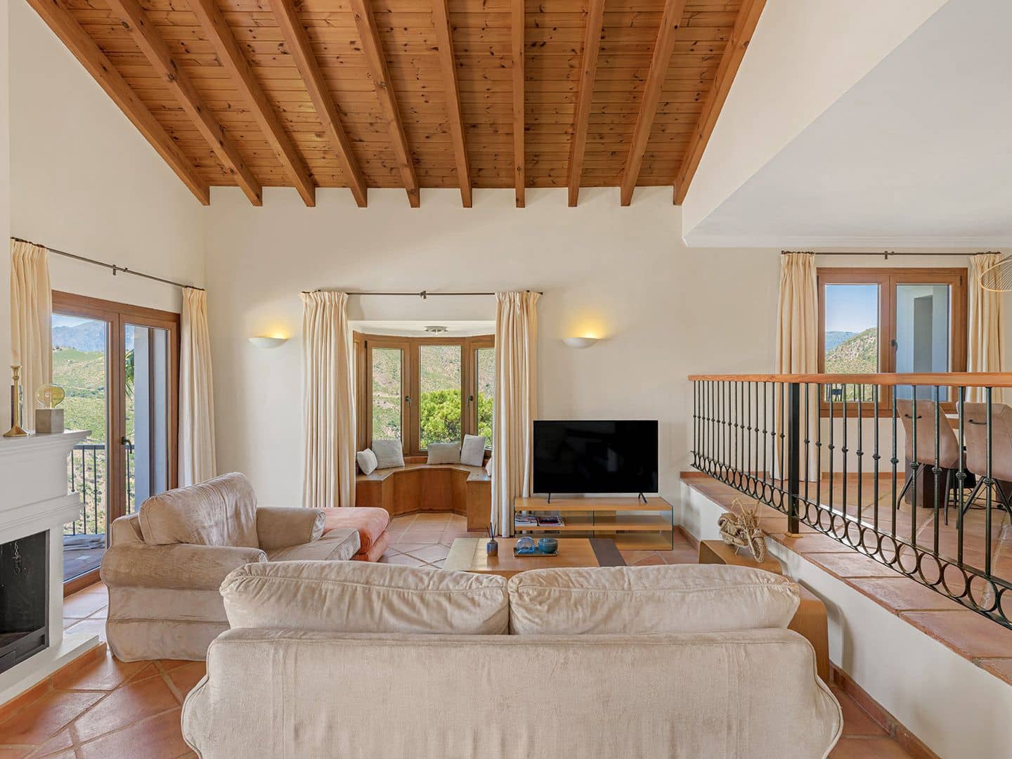 5 sovrum Villa till salu i Benahavis med pool garage - 1 795 000 € (Ref: 9885029)