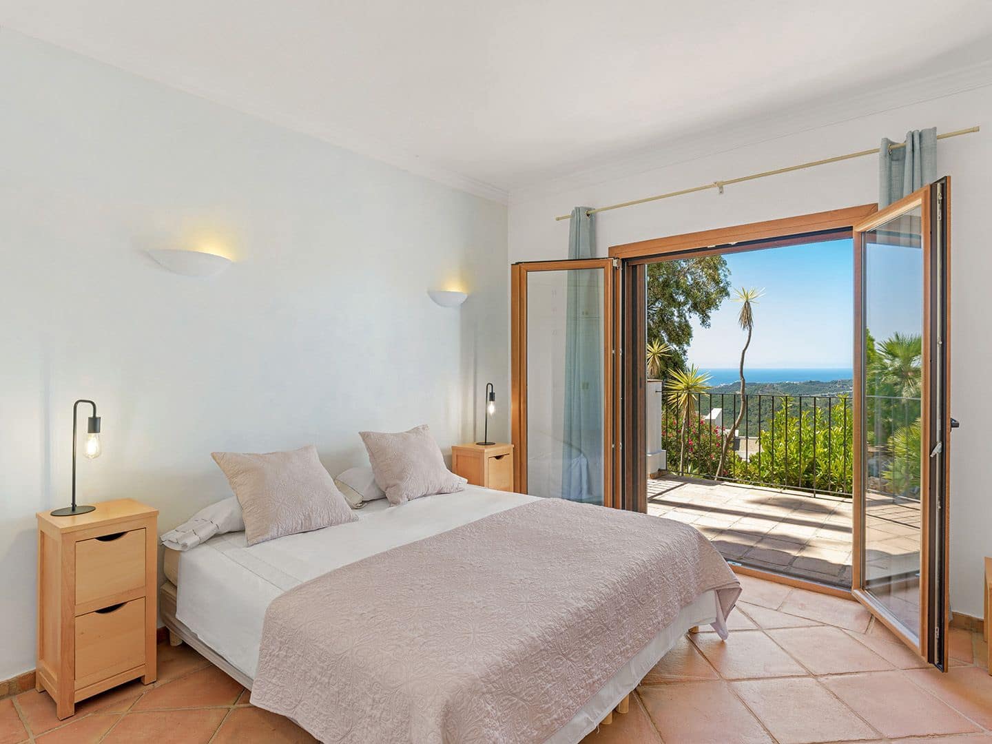5 sovrum Villa till salu i Benahavis med pool garage - 1 795 000 € (Ref: 9885029)