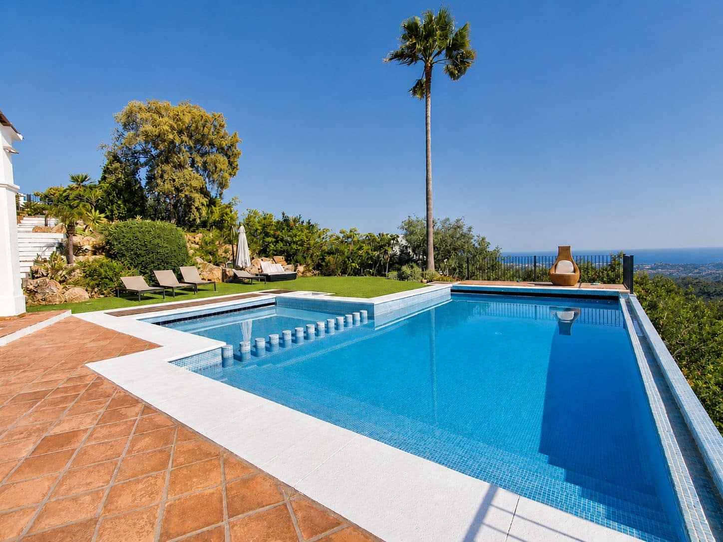 5 sovrum Villa till salu i Benahavis med pool garage - 1 795 000 € (Ref: 9885029)