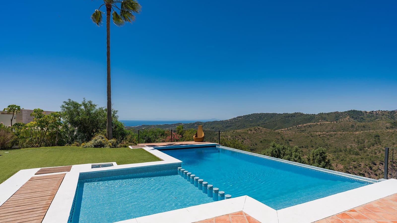 5 sovrum Villa till salu i Benahavis med pool garage - 1 795 000 € (Ref: 9885029)