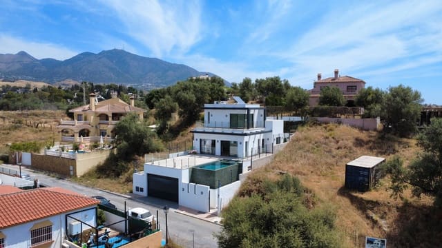 3 soverom Villa til salgs i Mijas med svømmebasseng garasje - € 1 450 000 (Ref: 9890577)