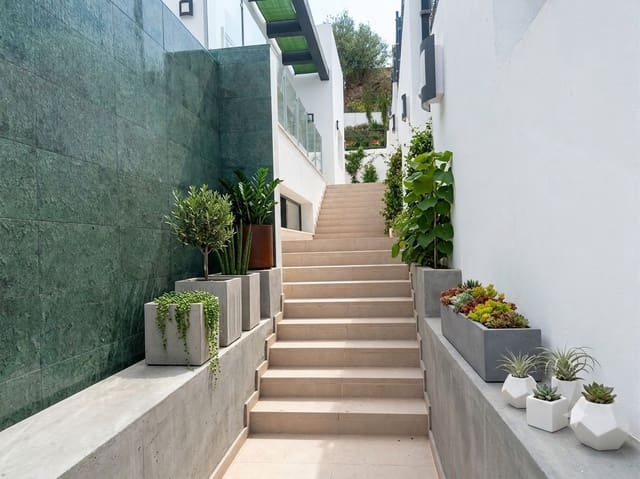 3 bedroom Villa for sale in Mijas with pool garage - € 1,450,000 (Ref: 9890577)