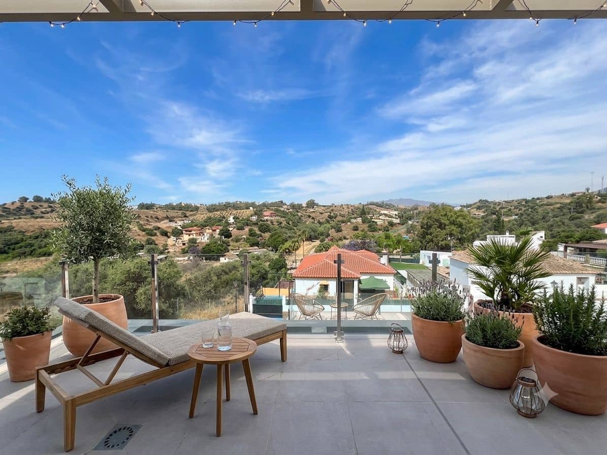 3 bedroom Villa for sale in Mijas with pool garage - € 1,450,000 (Ref: 9890577)