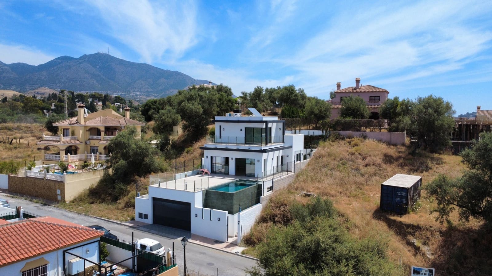 3 bedroom Villa for sale in Mijas with pool garage - € 1,450,000 (Ref: 9890577)