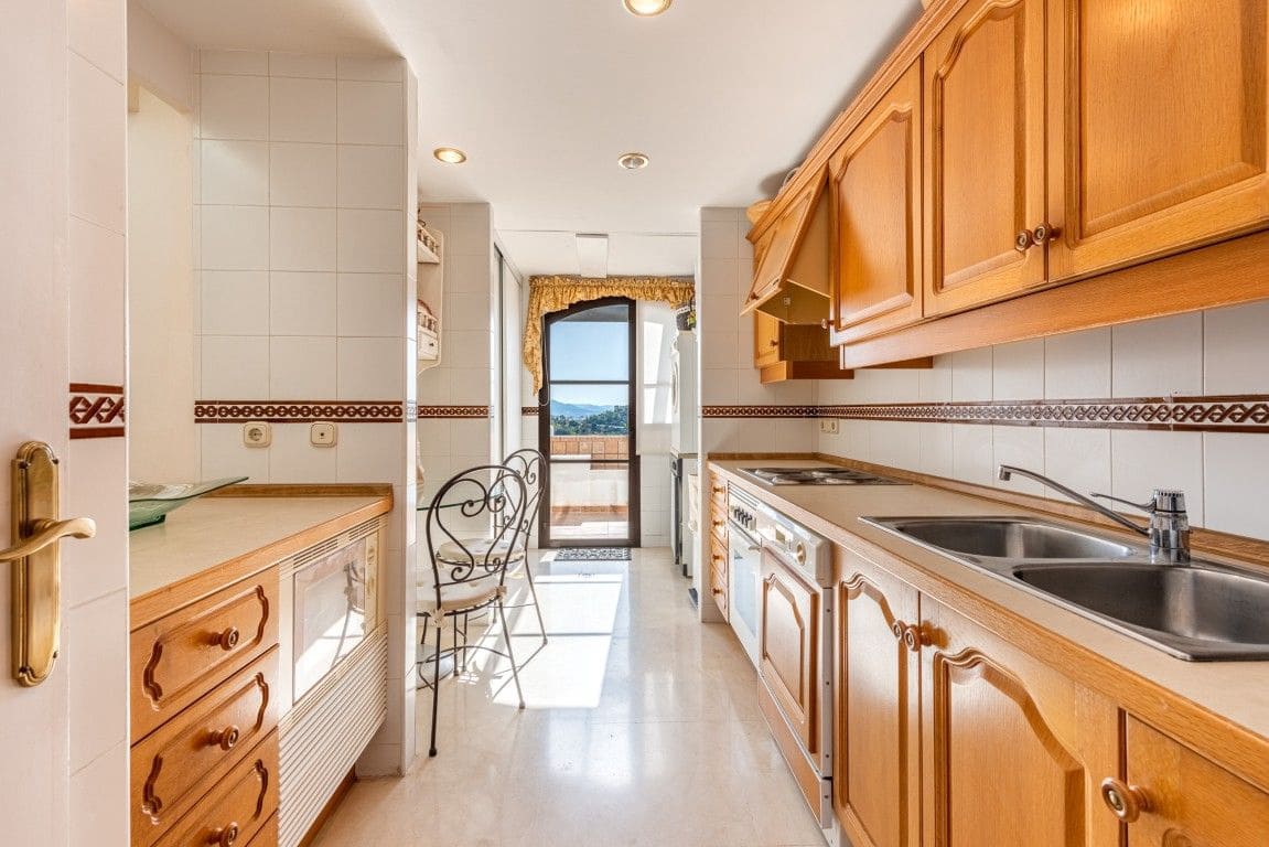 3 sovrum Lägenhet till salu i Benahavis med pool garage - 549 000 € (Ref: 9892564)