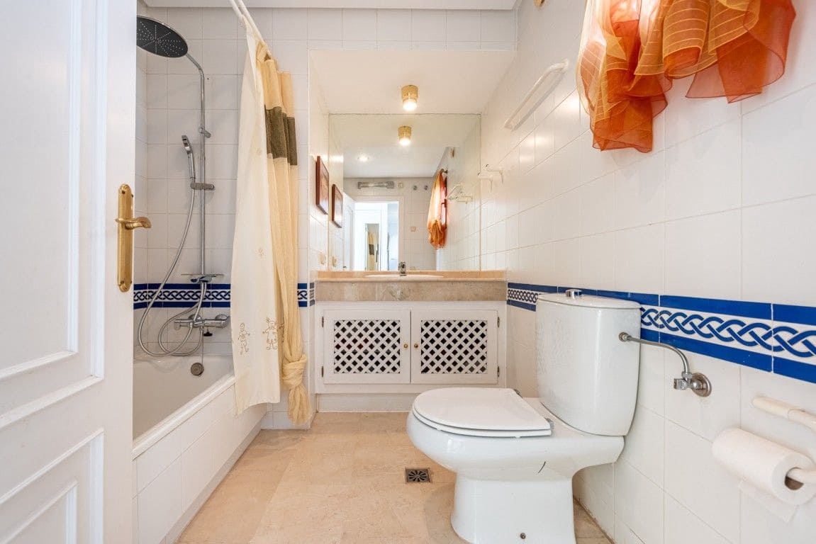 3 sovrum Lägenhet till salu i Benahavis med pool garage - 549 000 € (Ref: 9892564)