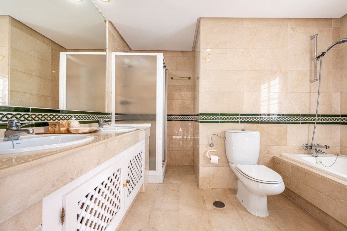 3 sovrum Lägenhet till salu i Benahavis med pool garage - 549 000 € (Ref: 9892564)