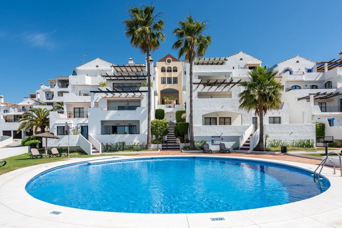 3 sovrum Lägenhet till salu i Benahavis med pool garage - 549 000 € (Ref: 9892564)