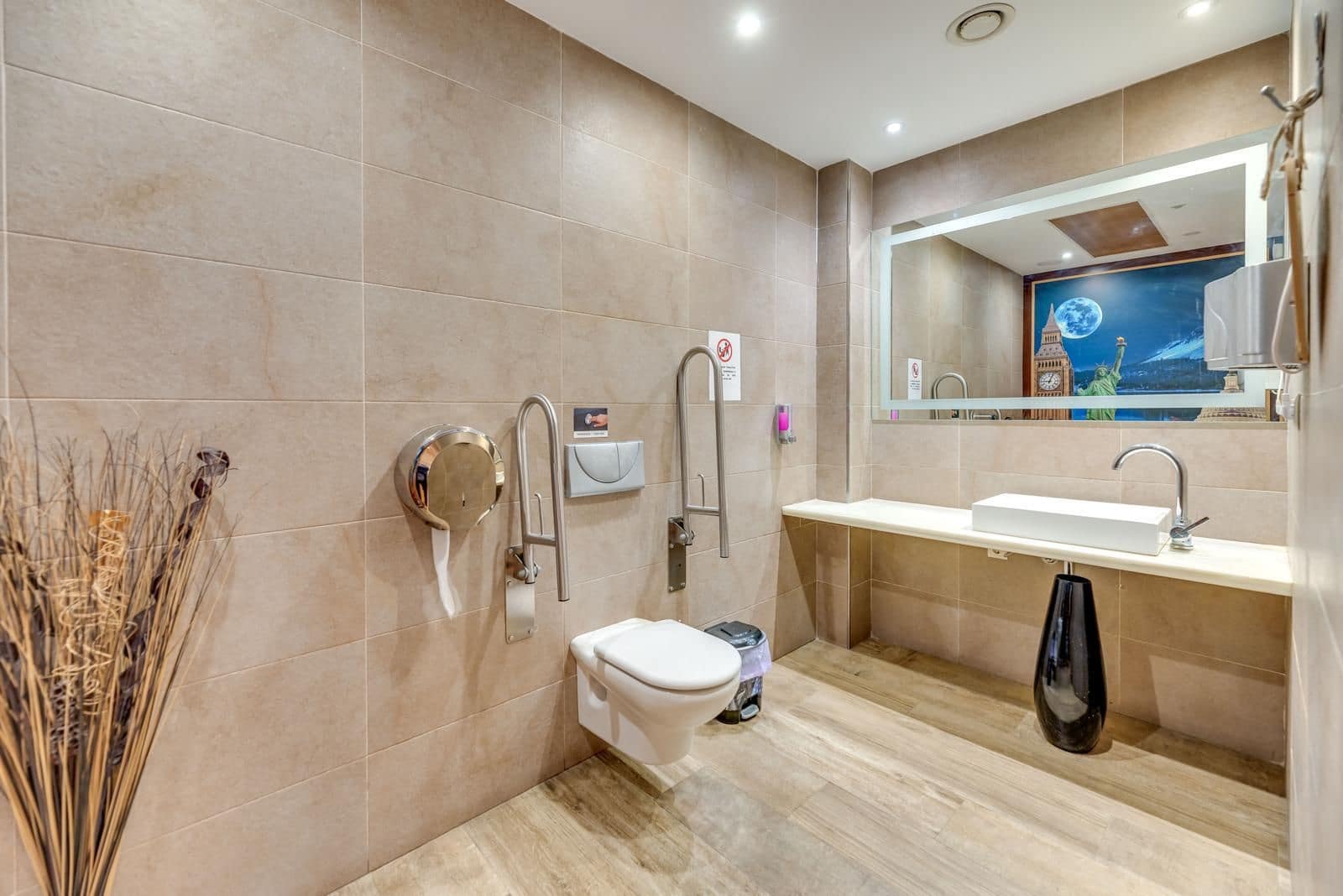 Commercial for sale in Las Lagunas de Mijas - € 580,000 (Ref: 9894085)