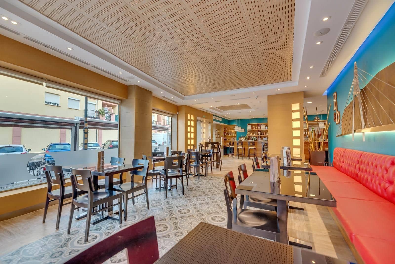 Commercial for sale in Las Lagunas de Mijas - € 580,000 (Ref: 9894085)