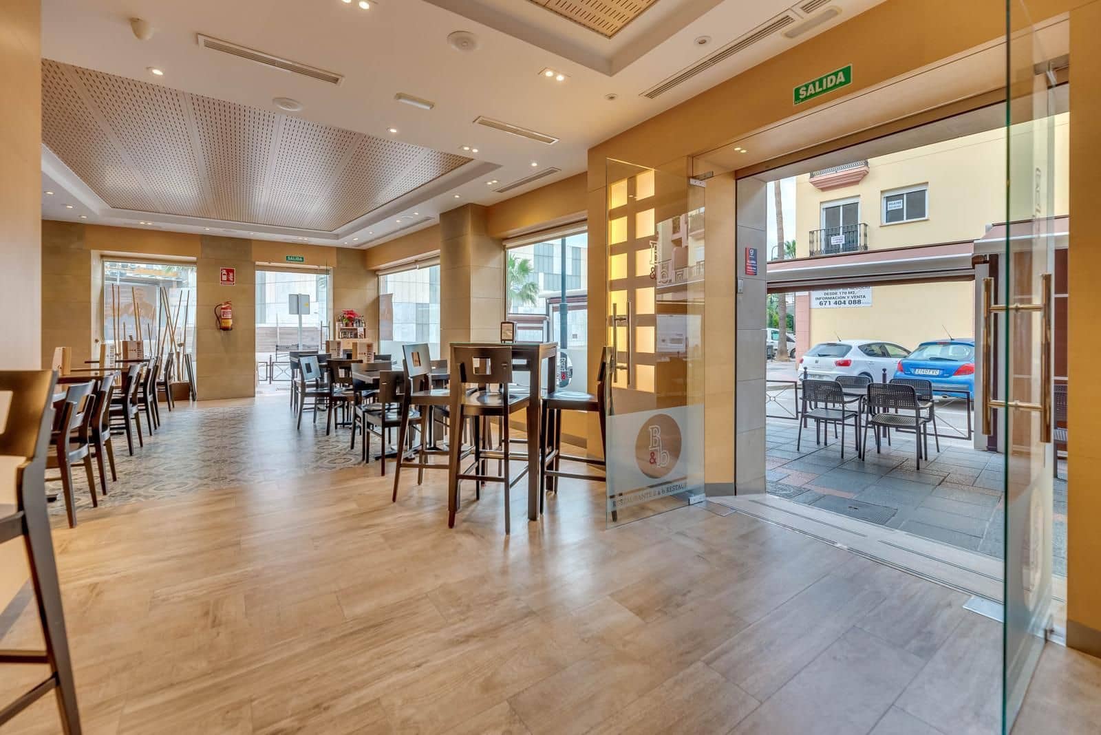 Commercial for sale in Las Lagunas de Mijas - € 580,000 (Ref: 9894085)