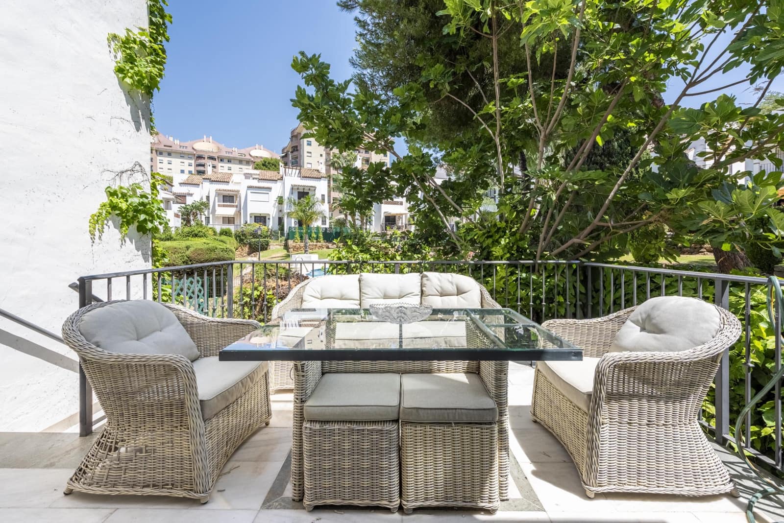 4 slaapkamer Rijtjeshuis te koop in Marbella met zwembad - € 845.000 (Ref: 9908165)