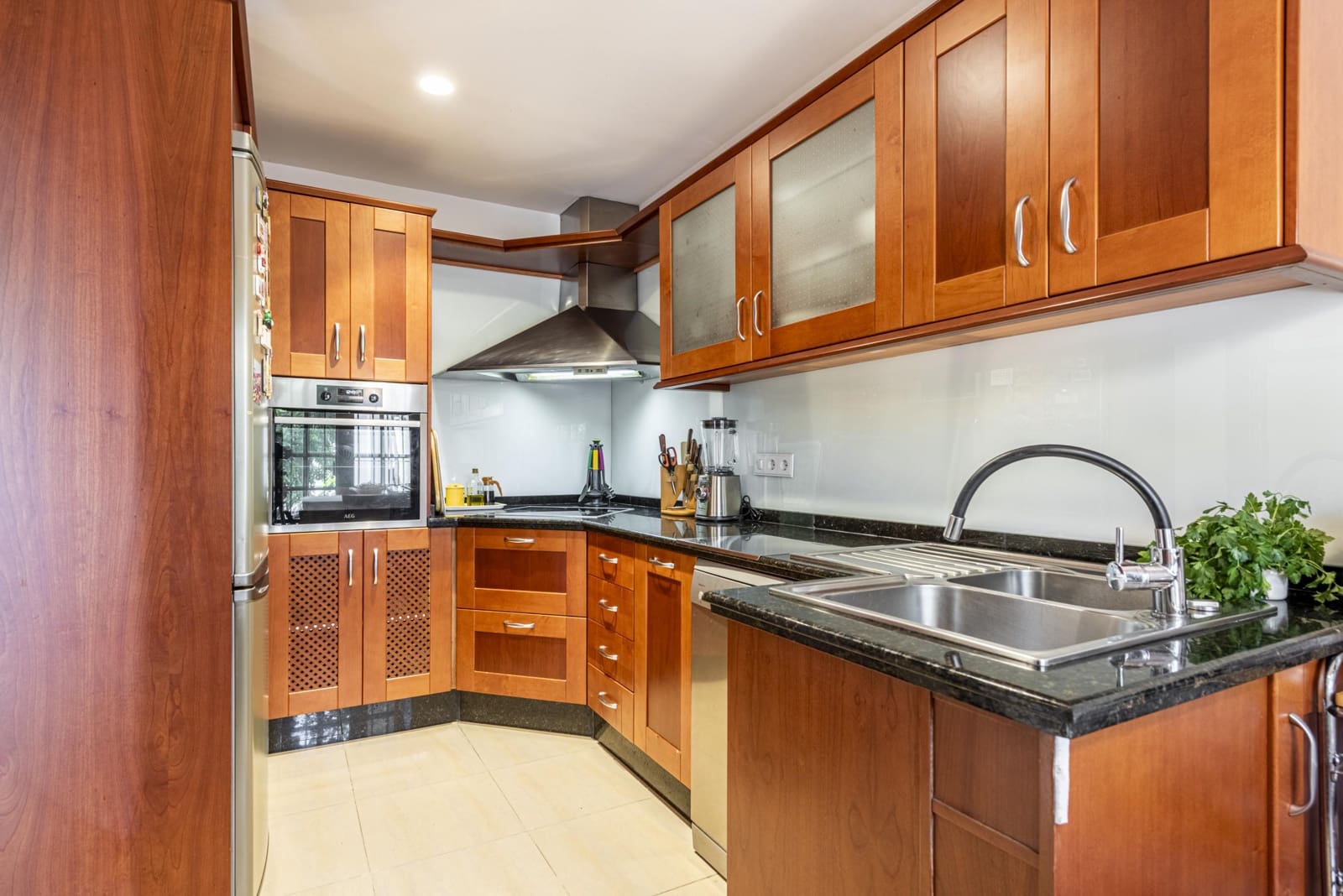 4 slaapkamer Rijtjeshuis te koop in Marbella met zwembad - € 845.000 (Ref: 9908165)