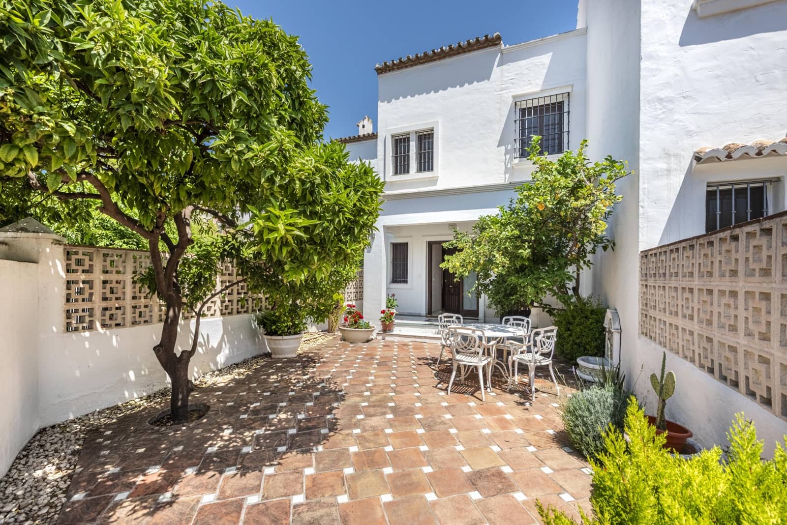 4 slaapkamer Rijtjeshuis te koop in Marbella met zwembad - € 845.000 (Ref: 9908165)