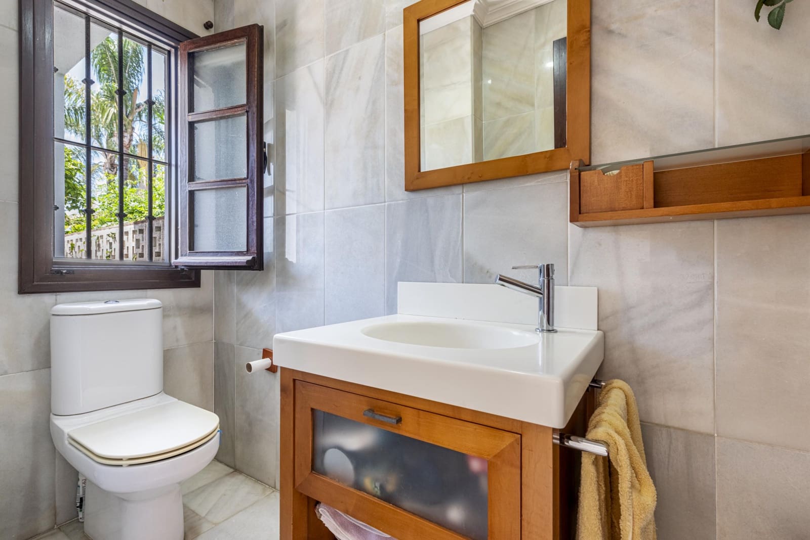 4 slaapkamer Rijtjeshuis te koop in Marbella met zwembad - € 845.000 (Ref: 9908165)