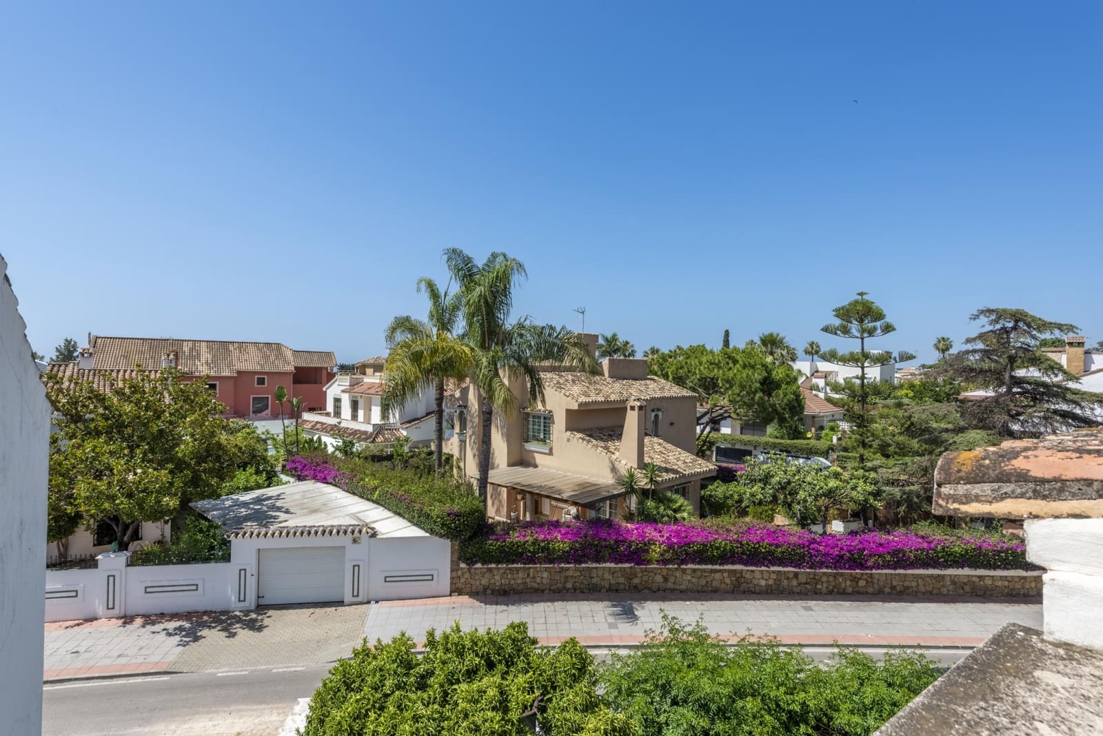 4 slaapkamer Rijtjeshuis te koop in Marbella met zwembad - € 845.000 (Ref: 9908165)