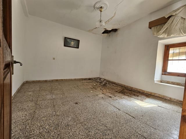 4 Zimmer Villa zu verkaufen in El Burgo - 75.000 € (Ref: 9911241)