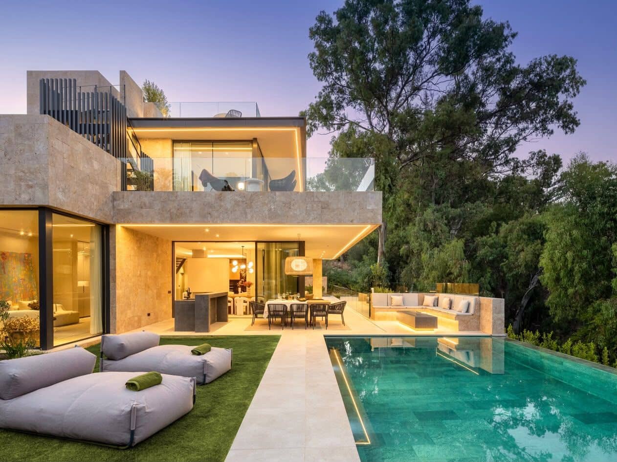 6 sypialnia Willa na sprzedaż w Nueva Andalucia z basenem garażem - 4 649 000 € (Ref: 9913668)