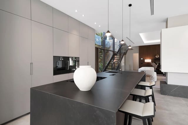 6 slaapkamer Villa te koop in Los Naranjos, Marbella met zwembad garage - € 4.649.000 (Ref: 9913668)