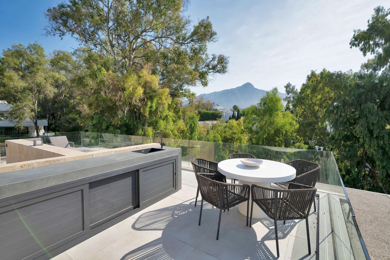 6 sovrum Villa att hyra i Nueva Andalucia med pool garage - 30 000 € (Ref: 9920620)